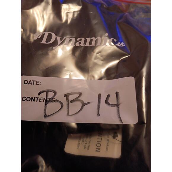 Daisy Fuentes Jeans, Women's Size 6, bell bottom pleated look, dark wash, NWT - Picture 4 of 5